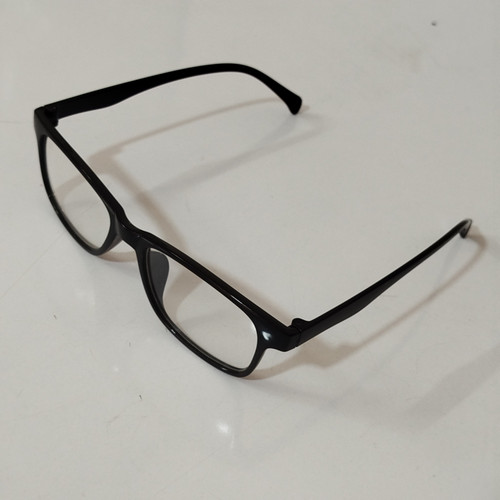 (عینک مطالعه) (نمره ۱.۰۰)